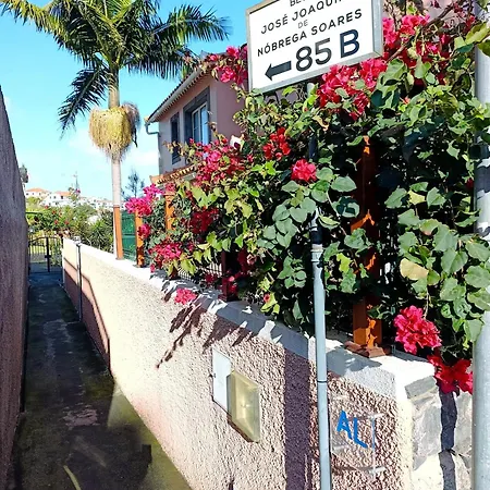 House Caniço
